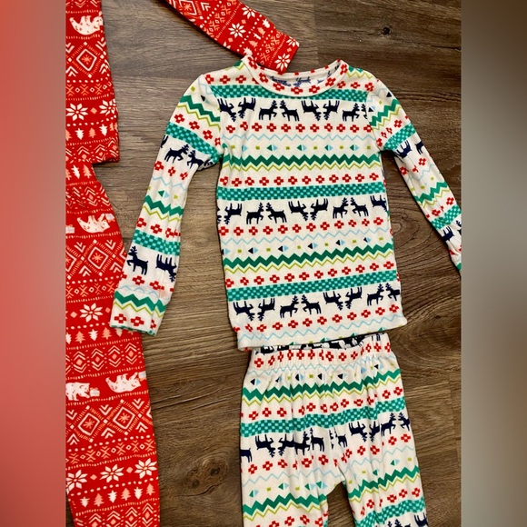 2 Pairs of Cat & Jack Snuggly Soft Pajamas Size 4T - Picture 3 of 5